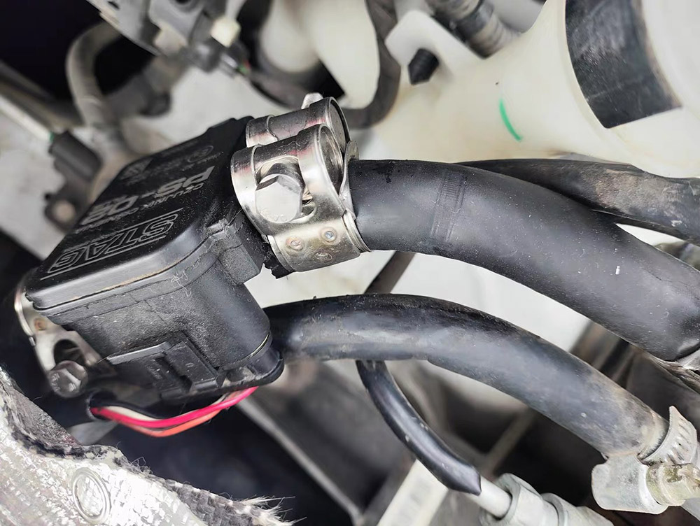 Hose Clamp With Bolt